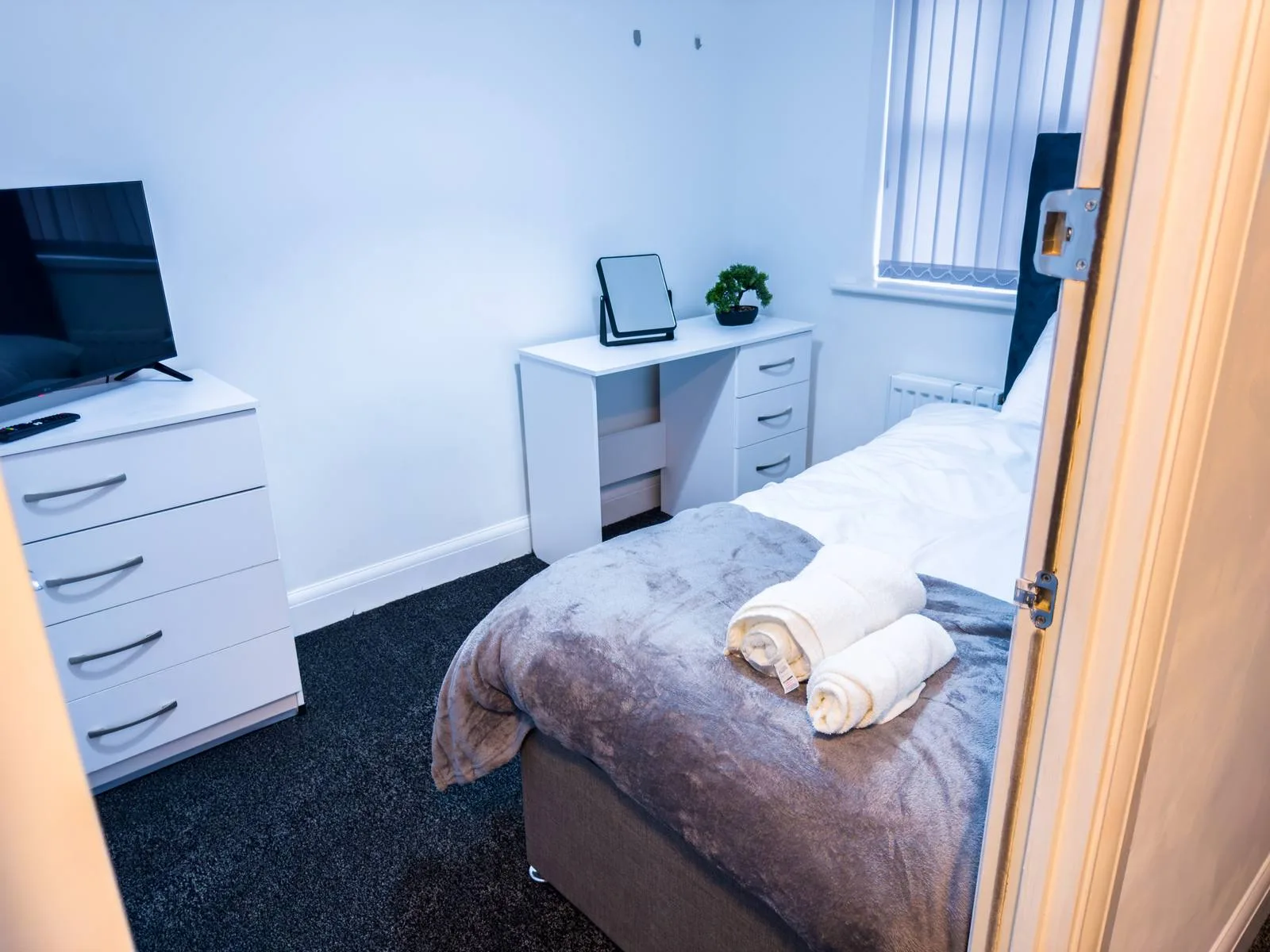 Comfortable accommodation in Coventry by Maine Stays