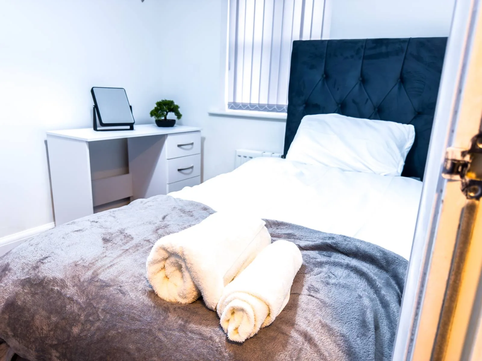 Comfortable accommodation in Coventry by Maine Stays