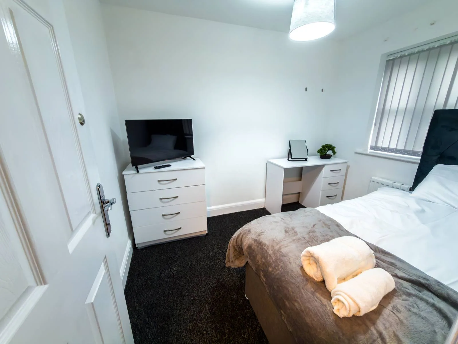 Comfortable accommodation in Coventry by Maine Stays