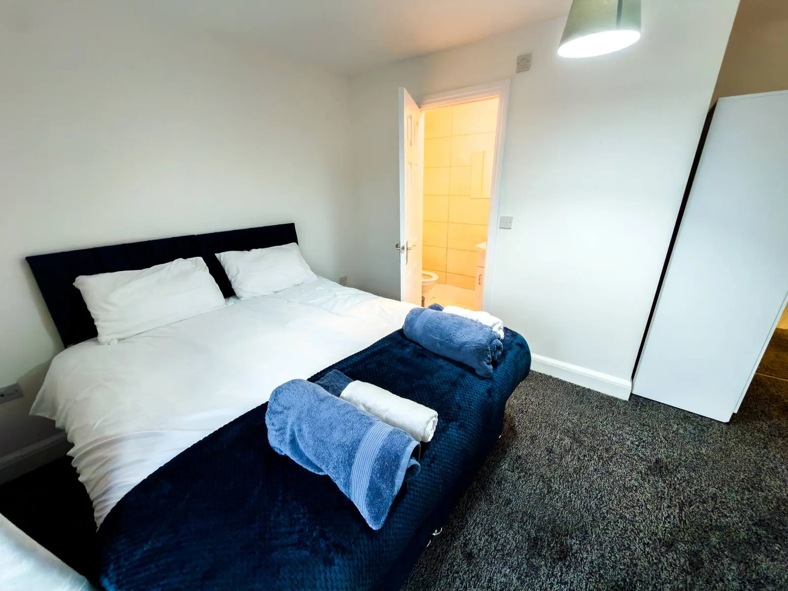 Comfortable accommodation in Coventry by Maine Stays