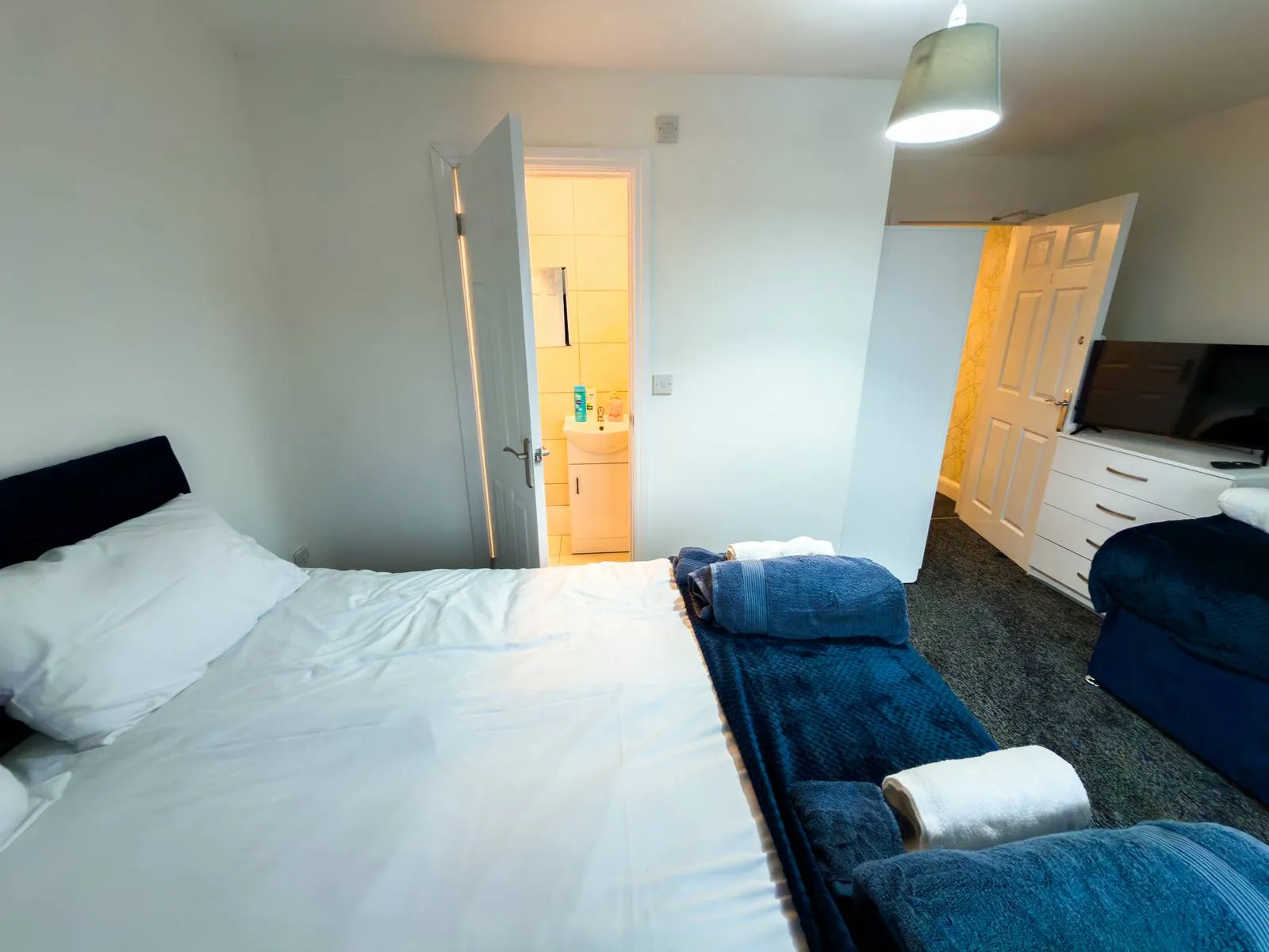 Comfortable accommodation in Coventry by Maine Stays