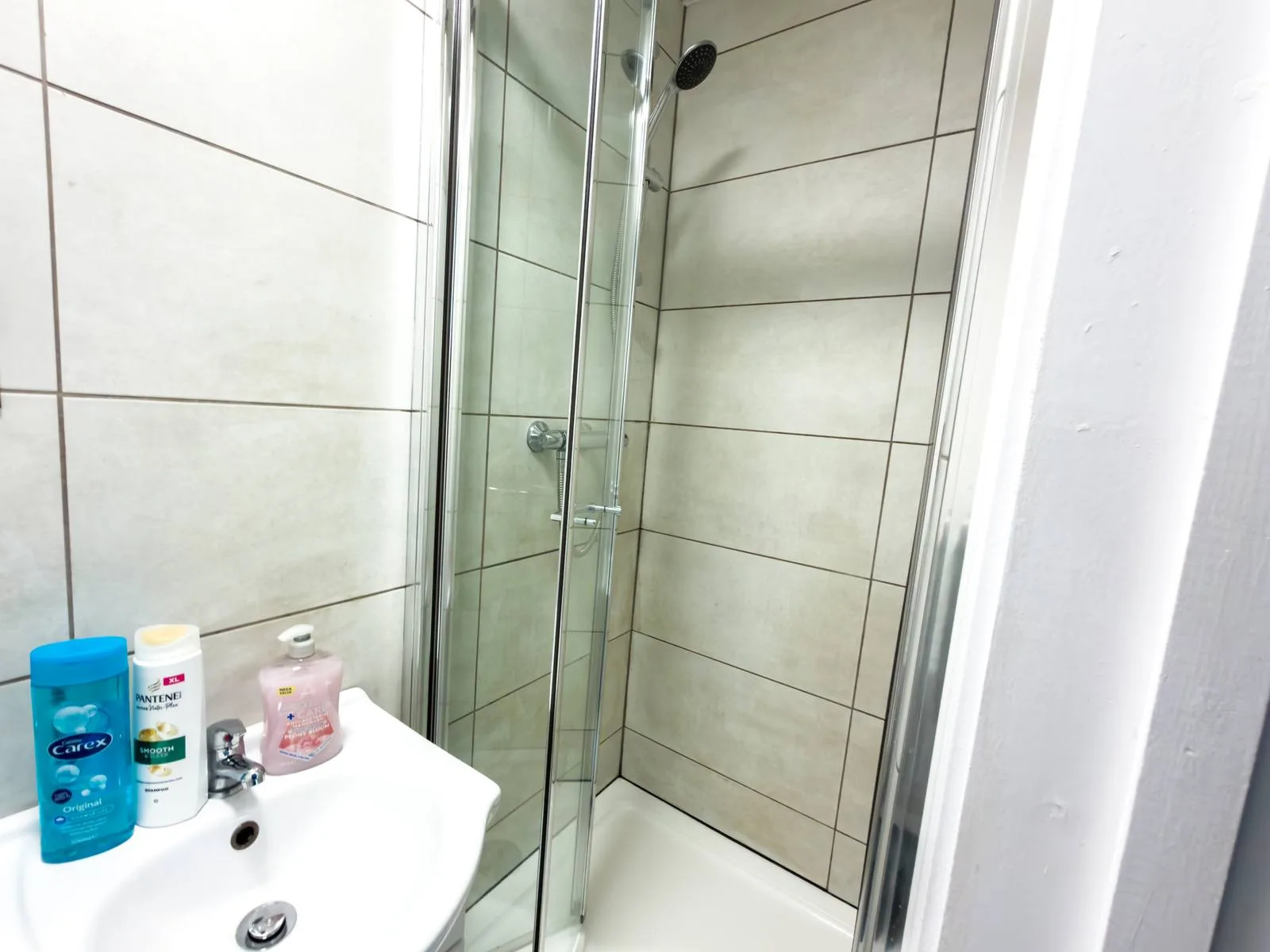 Comfortable accommodation in Coventry by Maine Stays