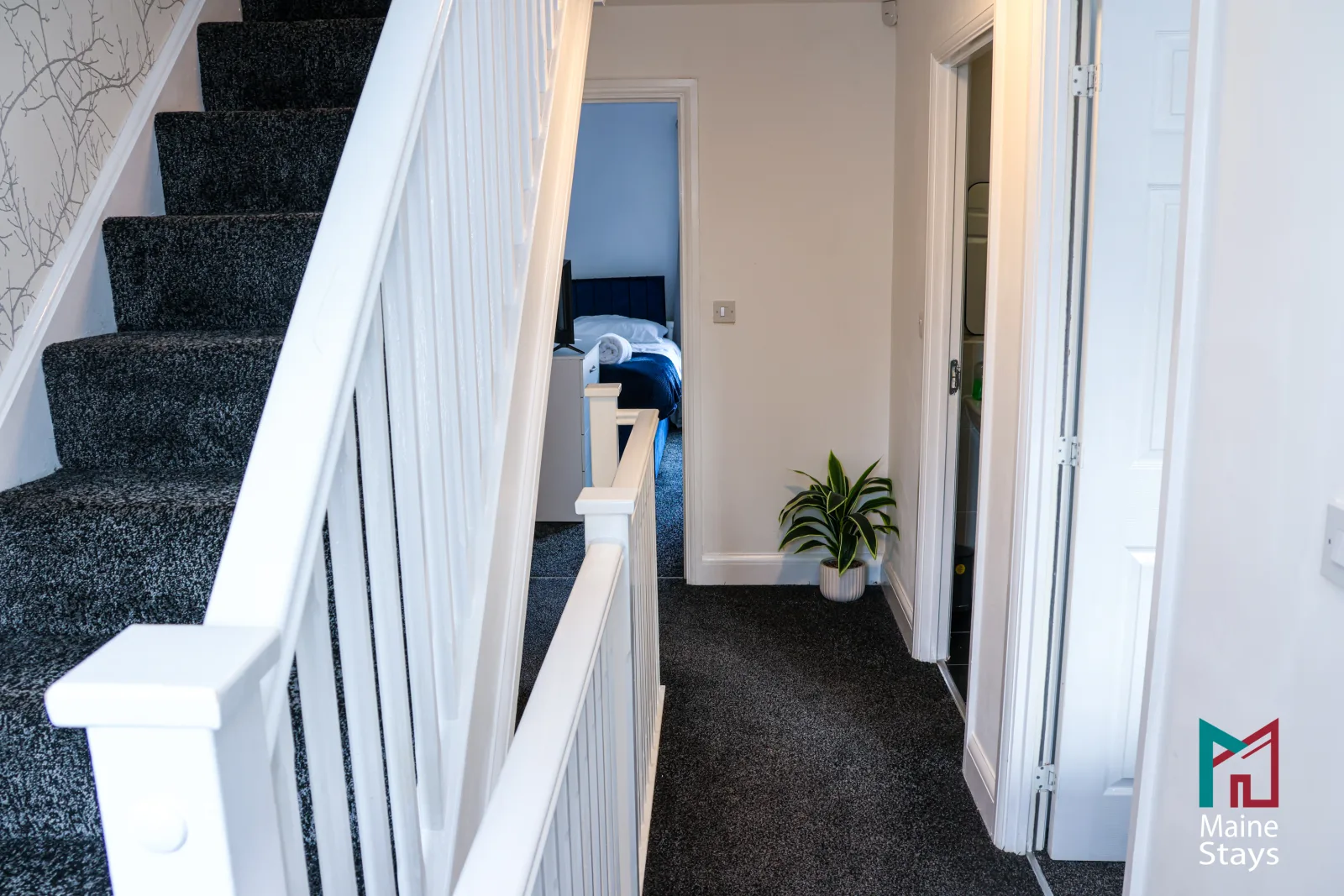 Humber Hub Coventry - Interior: hal 05 upper landing hallway b