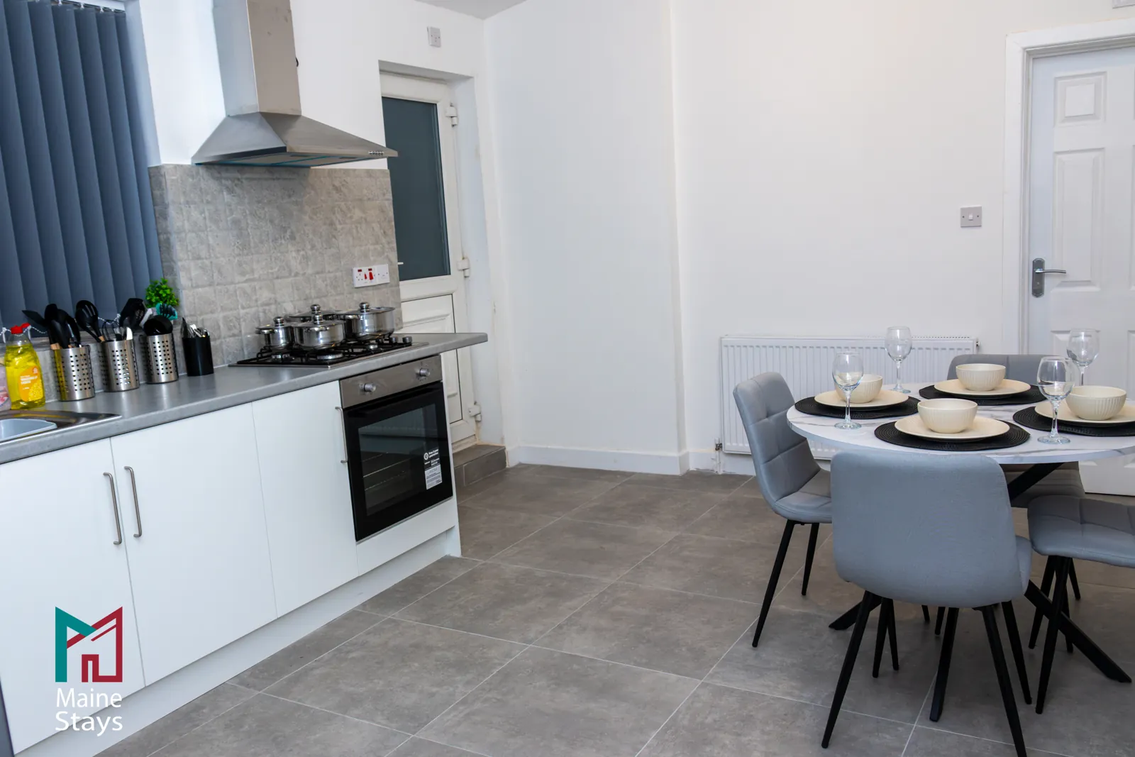The Dudley Lounge — Kitchen and dining area from the back door