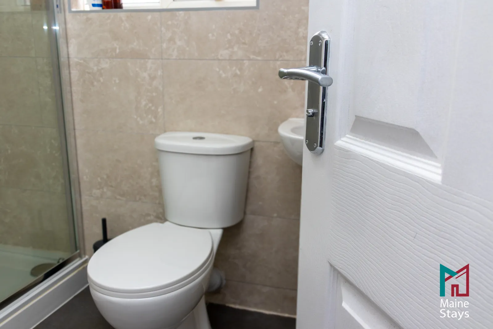 The Dudley Lounge — Tiled bathroom with toilet and shower