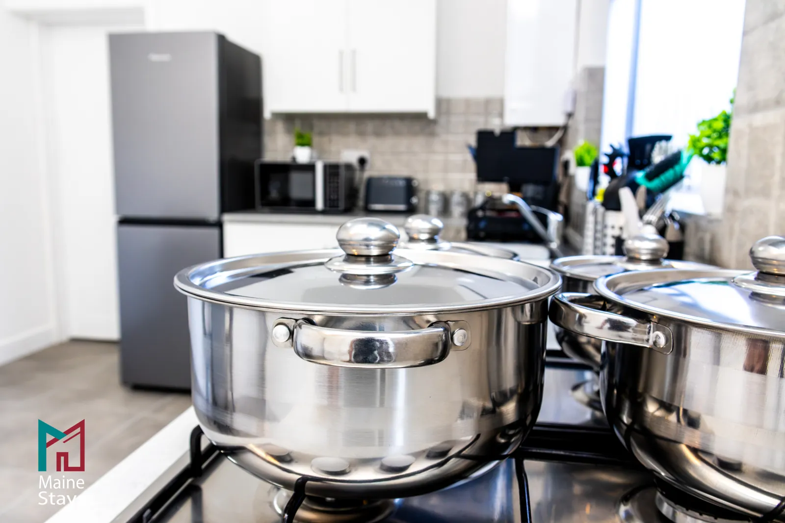 The Dudley Lounge — Gas hob with stainless steel pans