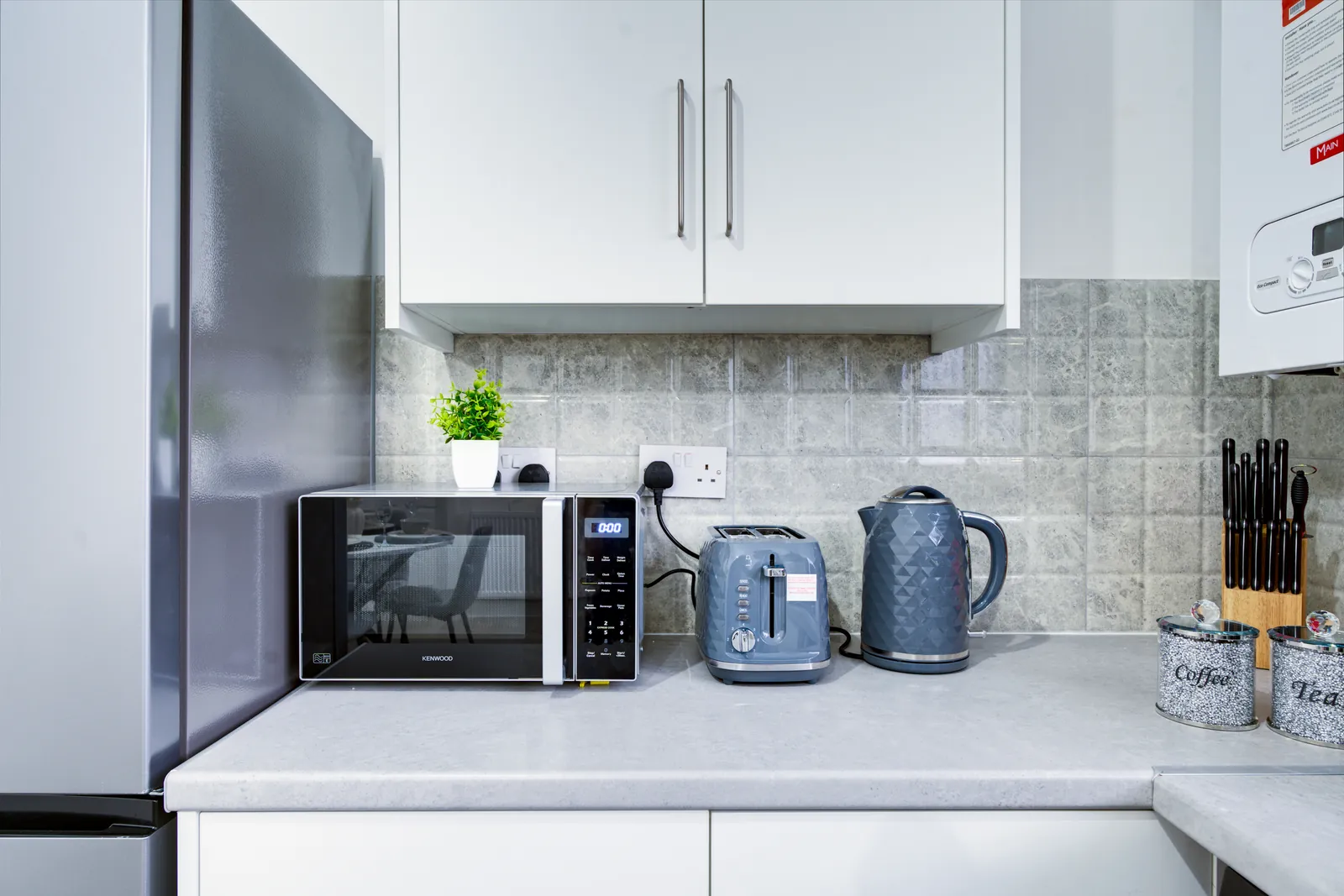 The Merry Hill Lounge: microwave, toaster and kettle on the kitchen worktop