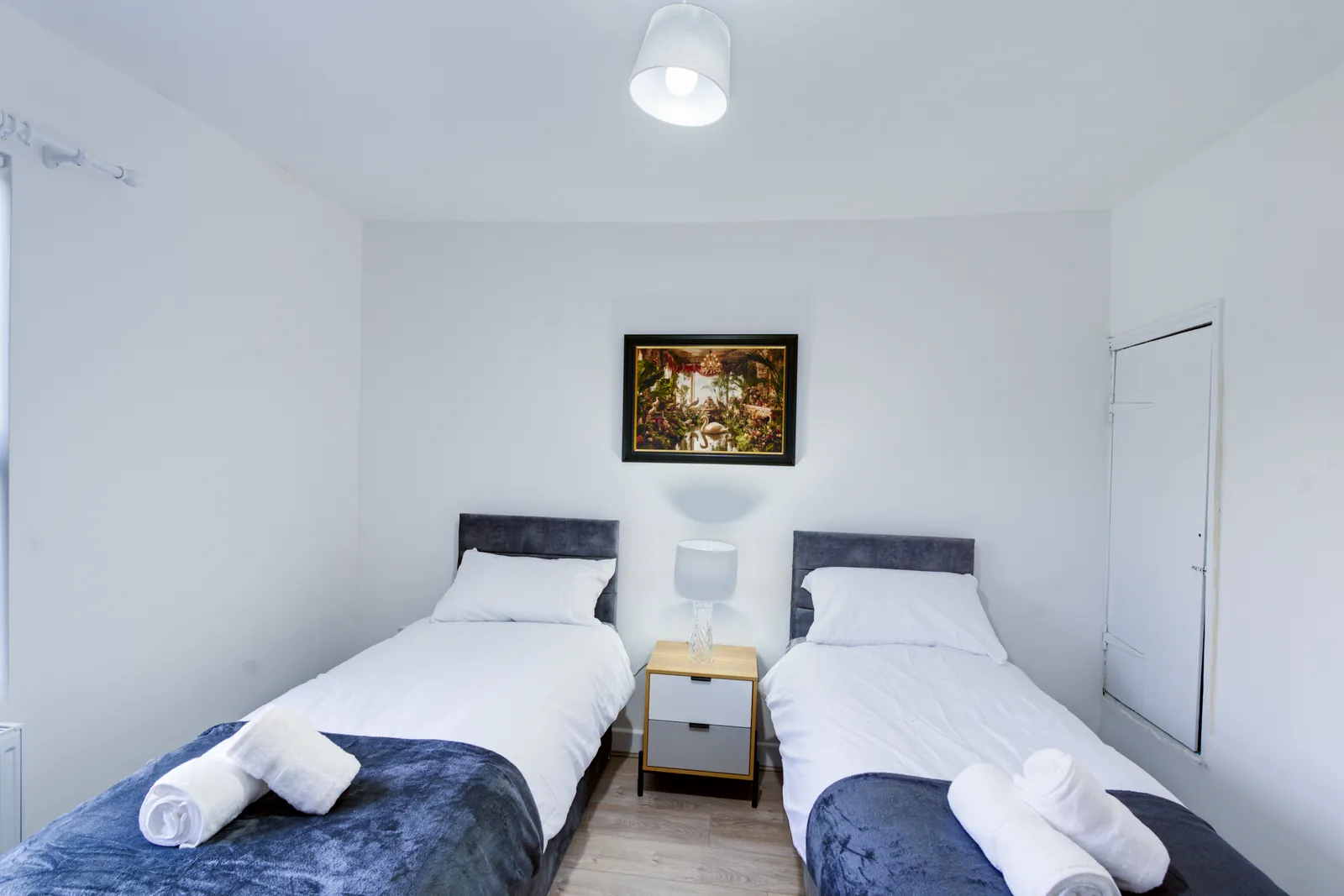The Merry Hill Lounge: twin bedroom
